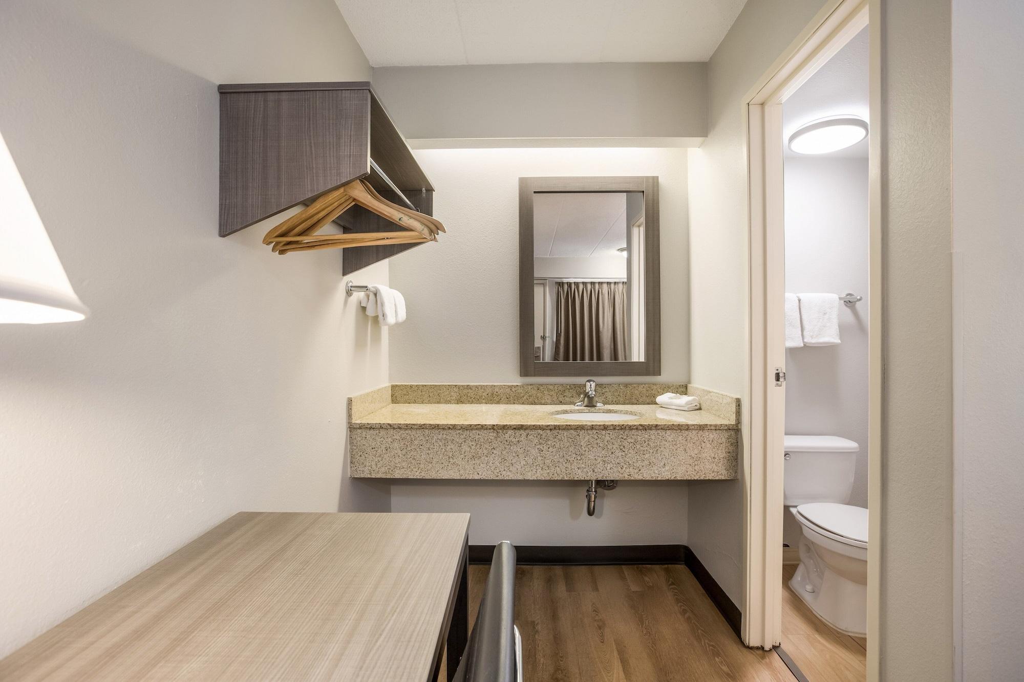 Red Roof Inn Lansing West - Msu מראה חיצוני תמונה
